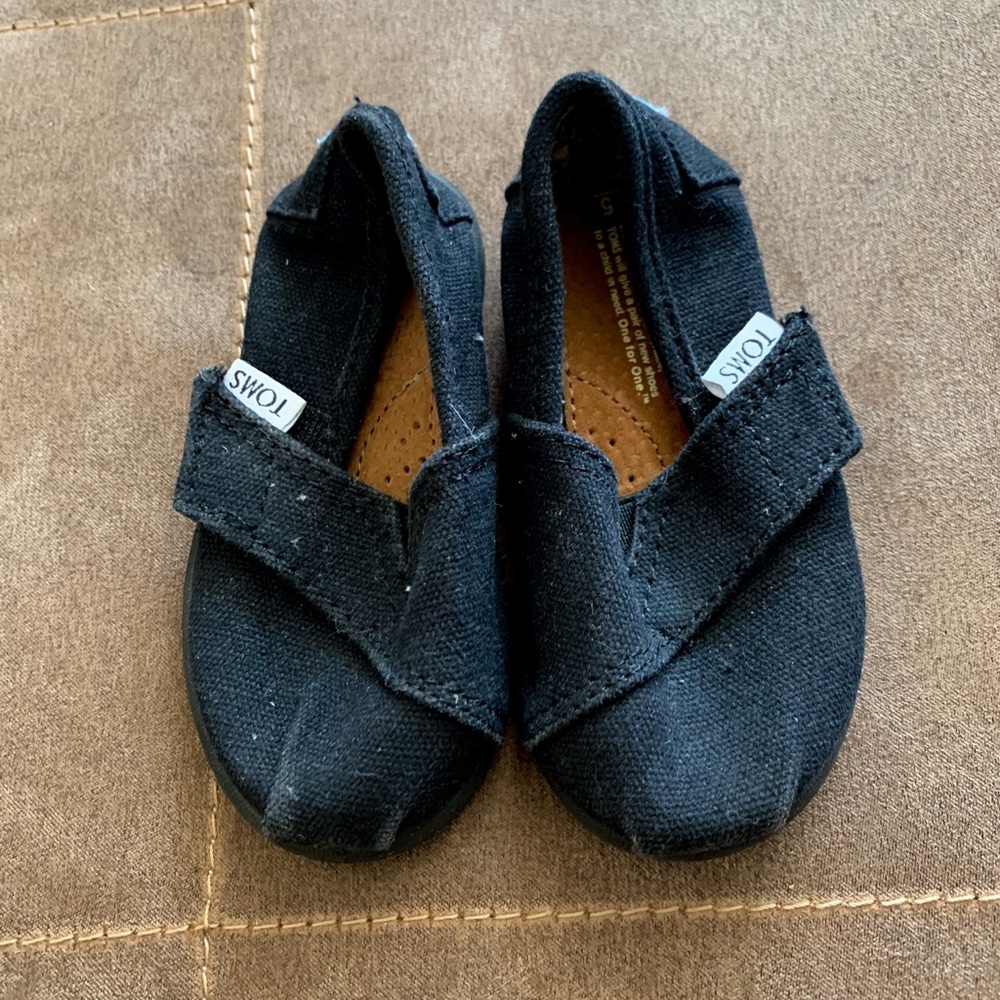 Toms baby shoes